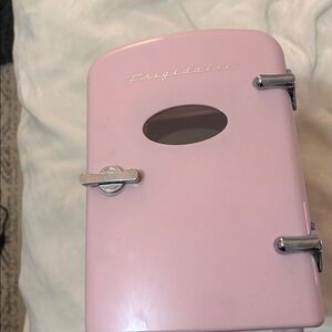 Frigidaire pink mini fridge!